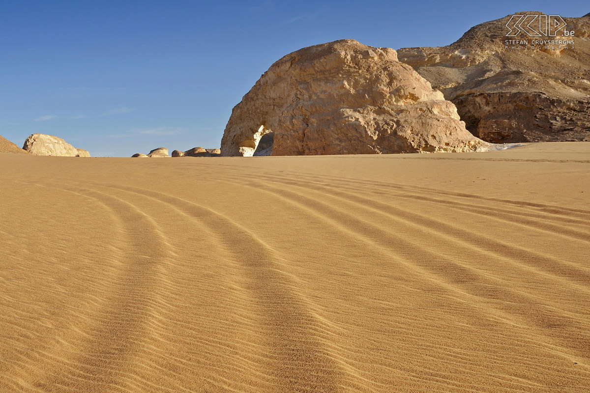 El Aqabat De Westelijke Woestijn is het Egyptische deel van de enorme Libische Woestijn. Het beslaat 700 000 km2 en is ongeveer twee-derde van het Egyptische landoppervlakte. Onze 6-daagse trektocht startte in de Aqabat regio. Stefan Cruysberghs